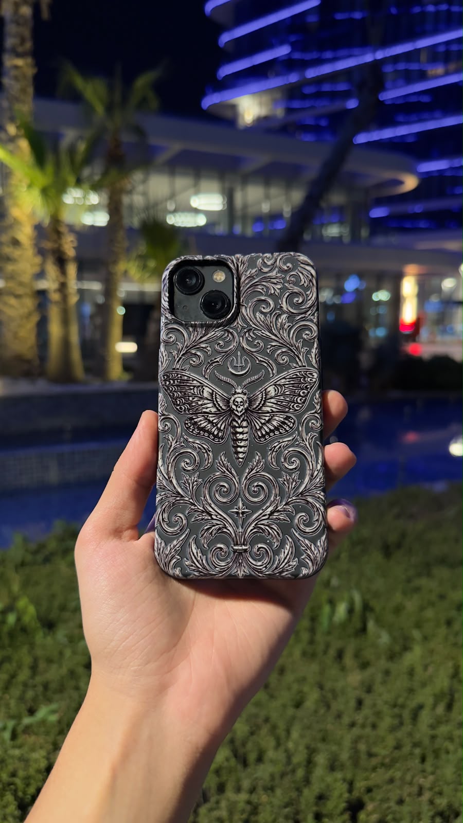 The Gothic Moth Hologram Telefon Kılıfı