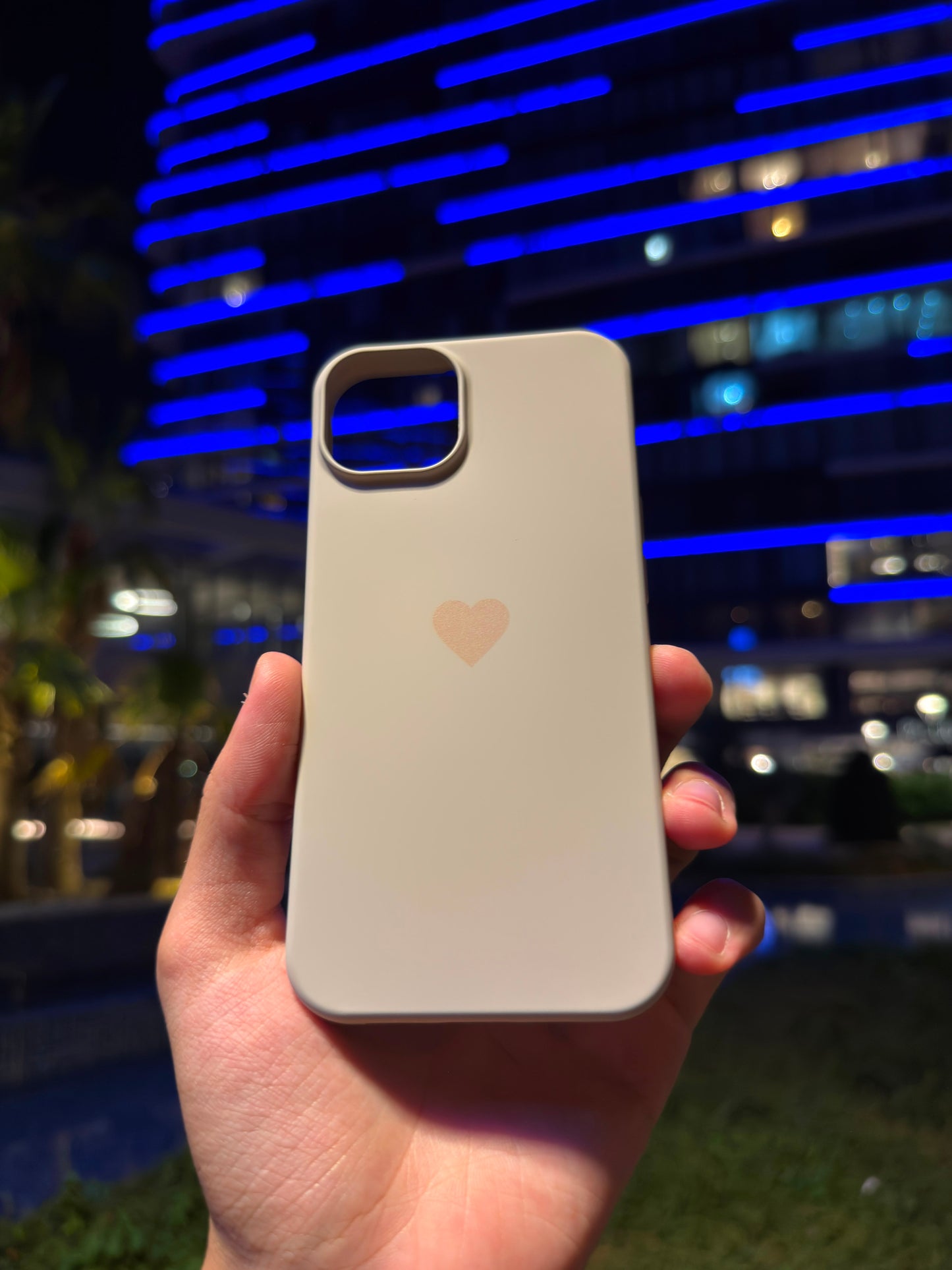 Kalp Logolu Klasik Telefon Kılıfı (Krem)